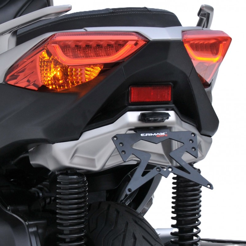 7702Y81 : Hinterradabdeckung + Kennzeichenhalter ERMAX 2020-2022 Yamaha Scooter MAX