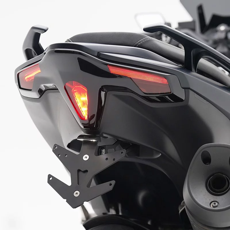 FEU01802 : Cache de feu arrière BCD Design 2022-2026 Yamaha Scooter MAX