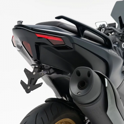 FEU01802 : Cache de feu arrière BCD Design 2022-2026 Yamaha Scooter MAX
